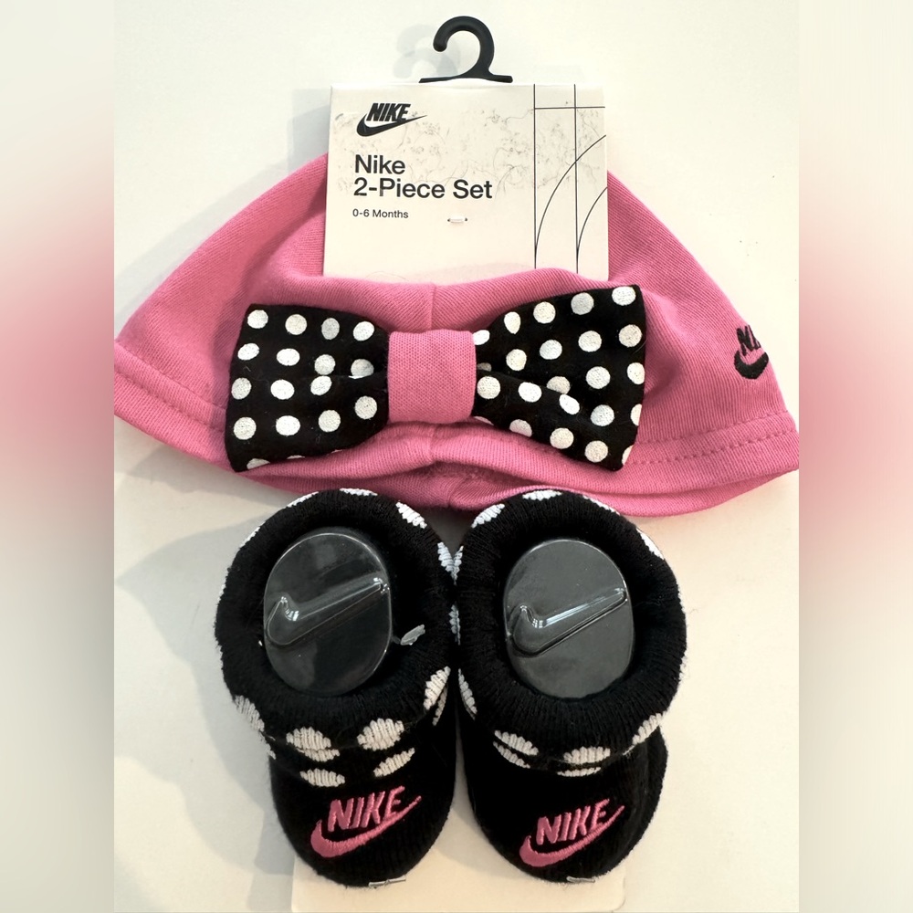 NWT Nike Black and Pink Polka Dot Beanie & Booties Set, 0-6 Months